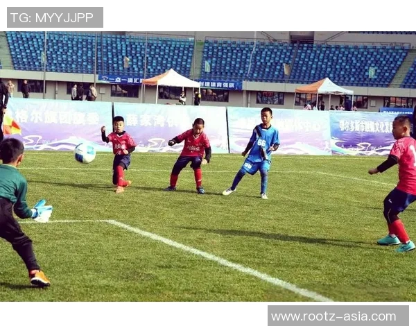 足球明星携手孩子畅谈梦想与成长的精彩瞬间